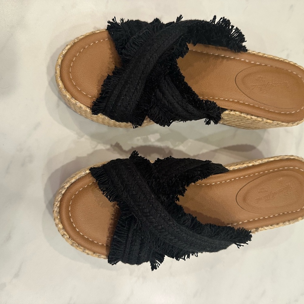 Universal Thread Black and Tan Wedge Sandals with Fringe - Picture 3 of 7